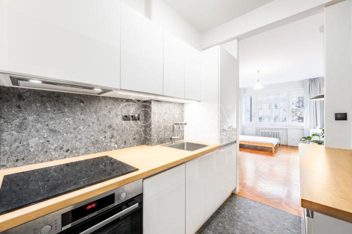 Pronájem bytu 1+kk, Praha - Holešovice, Komunardů, 34 m2