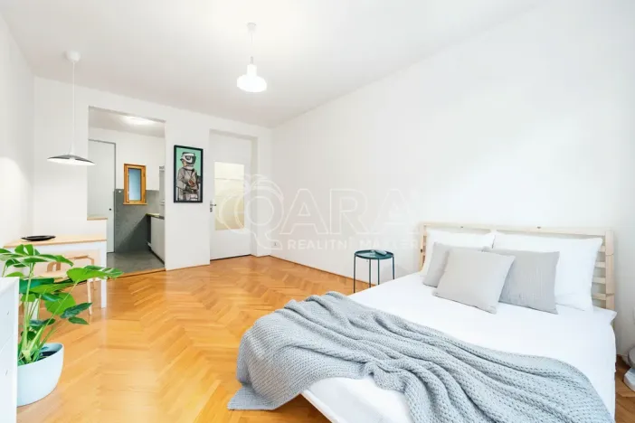 Pronájem bytu 1+kk, Praha - Holešovice, Komunardů, 34 m2