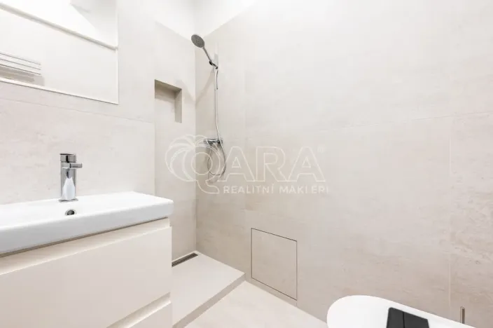 Pronájem bytu 1+kk, Praha - Holešovice, Komunardů, 34 m2