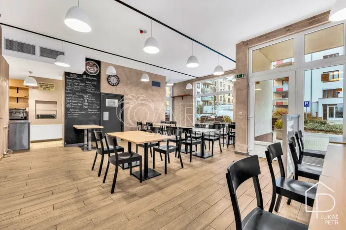Pronájem restaurace, Praha - Čakovice, Theinova, 187 m2