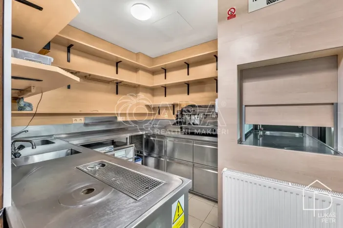 Pronájem restaurace, Praha - Čakovice, Theinova, 187 m2