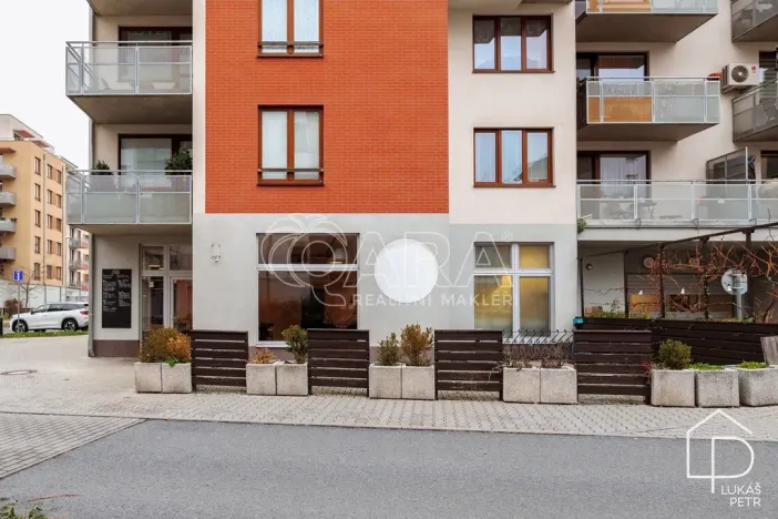 Pronájem restaurace, Praha - Čakovice, Theinova, 187 m2