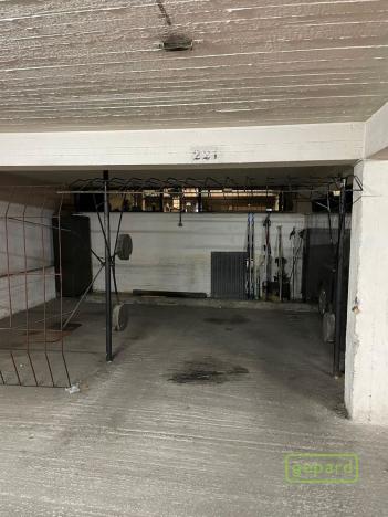 Pronájem garážového stání, Praha, Jihlavská, 13 m2