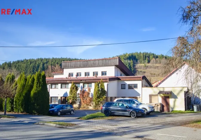 Prodej ubytování, Velké Karlovice, 1770 m2