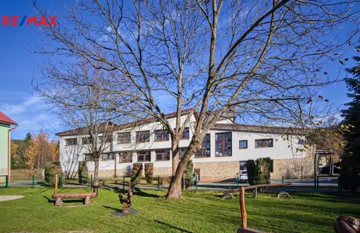 Prodej ubytování, Velké Karlovice, 1770 m2