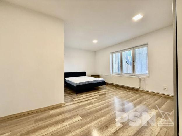 Pronájem kanceláře, Brno, Komárovské nábřeží, 57 m2