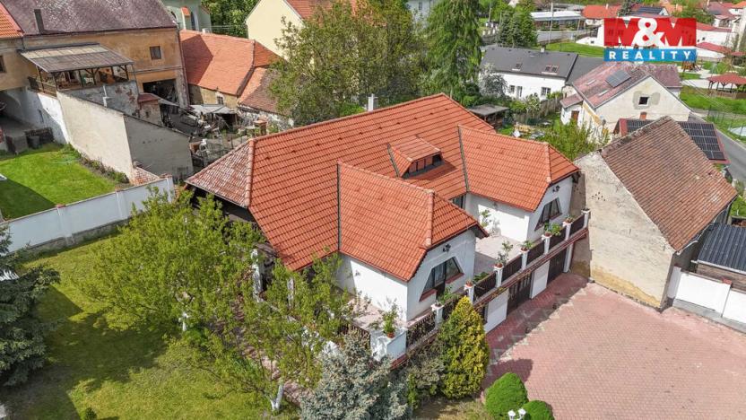 Prodej rodinného domu, Nepomyšl, 410 m2
