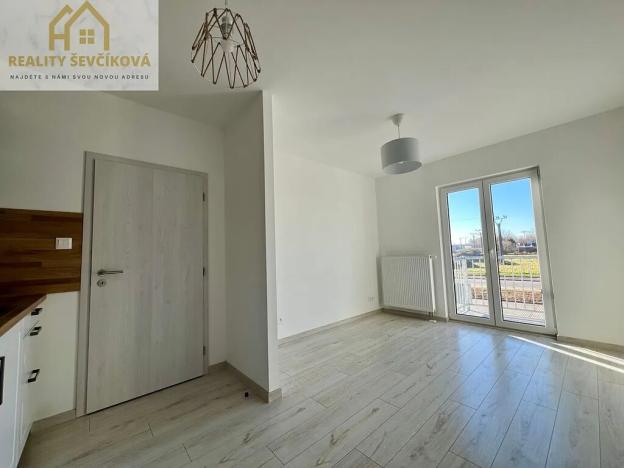 Pronájem bytu 1+kk, Hrochův Týnec, Nádražní, 28 m2