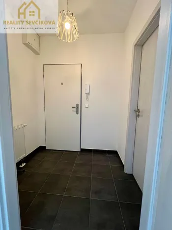 Pronájem bytu 1+kk, Hrochův Týnec, Nádražní, 28 m2