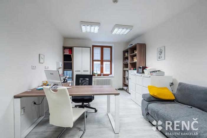 Pronájem kanceláře, Brno, Slovákova, 129 m2