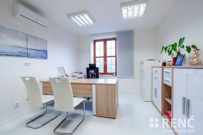 Pronájem kanceláře, Brno, Slovákova, 129 m2