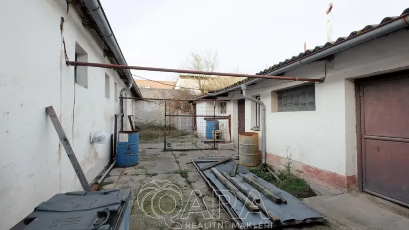 Prodej rodinného domu, Milovice - Benátecká Vrutice, 300 m2