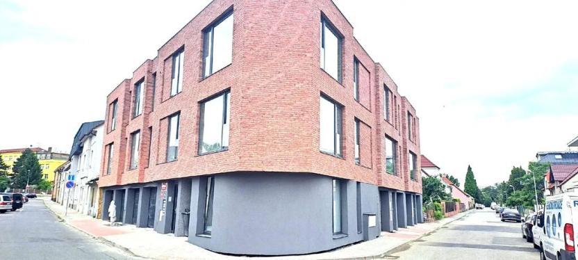 Pronájem bytu 2+kk, Praha - Čakovice, Bělomlýnská, 31 m2