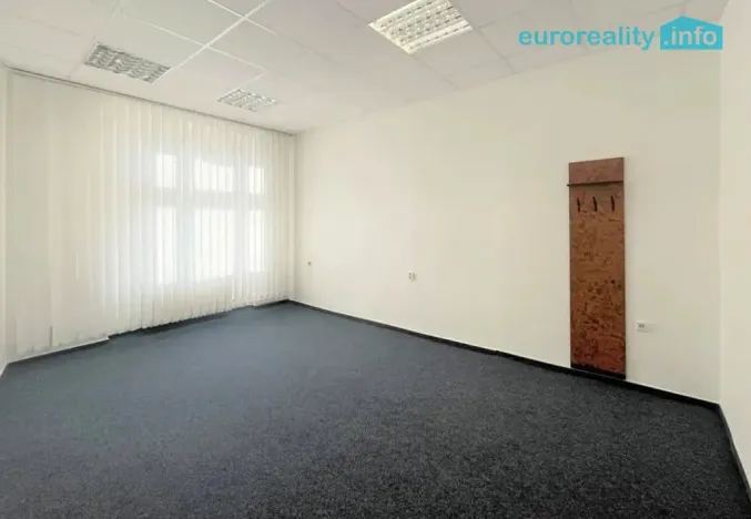 Pronájem kanceláře, Mariánské Lázně, třída Vítězství, 15 m2