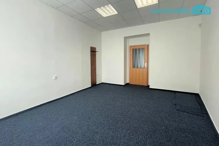 Pronájem kanceláře, Mariánské Lázně, třída Vítězství, 35 m2