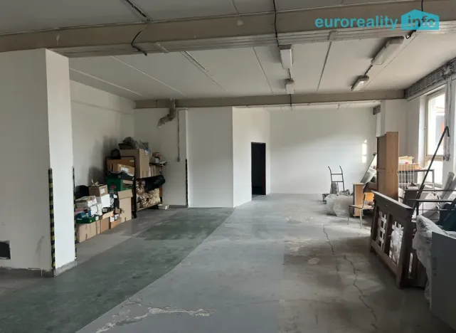 Pronájem skladu, Mariánské Lázně, třída Vítězství, 120 m2