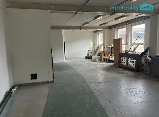 Pronájem skladu, Mariánské Lázně, třída Vítězství, 112 m2