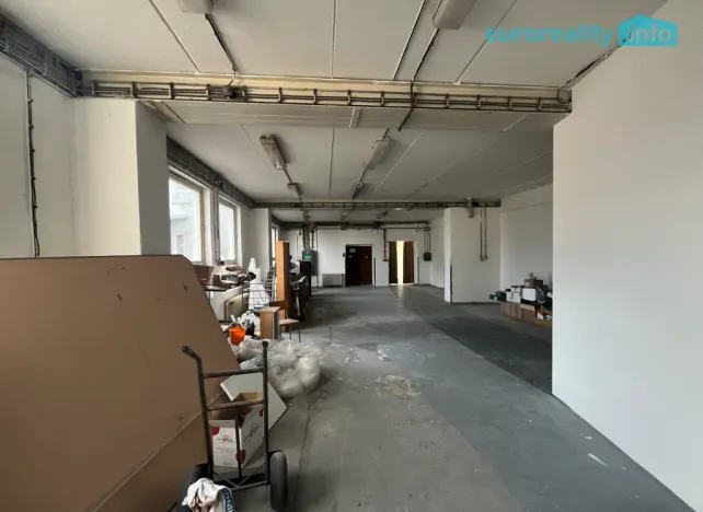 Pronájem skladu, Mariánské Lázně, třída Vítězství, 112 m2