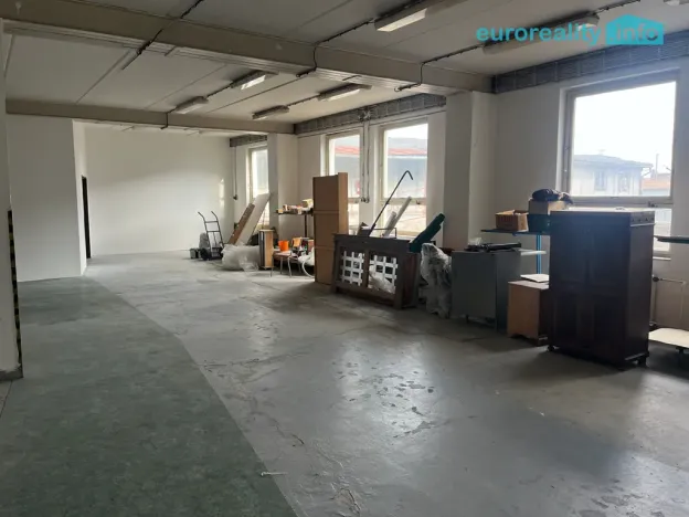 Pronájem skladu, Mariánské Lázně, třída Vítězství, 112 m2
