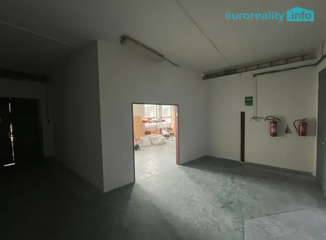 Pronájem skladu, Mariánské Lázně, třída Vítězství, 112 m2