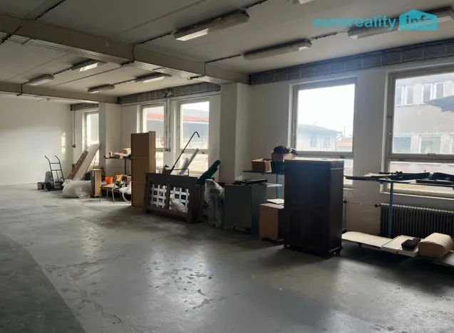 Pronájem skladu, Mariánské Lázně, třída Vítězství, 112 m2