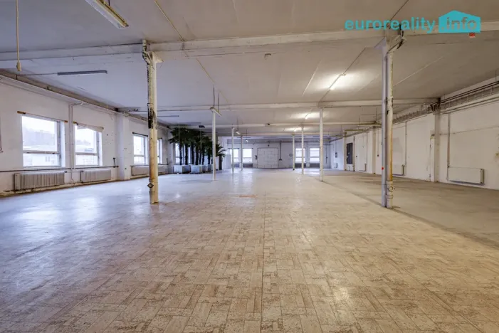 Pronájem skladu, Mariánské Lázně, třída Vítězství, 607 m2