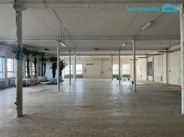 Pronájem skladu, Mariánské Lázně, třída Vítězství, 607 m2
