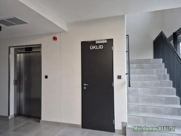 Pronájem bytu 3+kk, Praha - Prosek, Čakovická, 83 m2