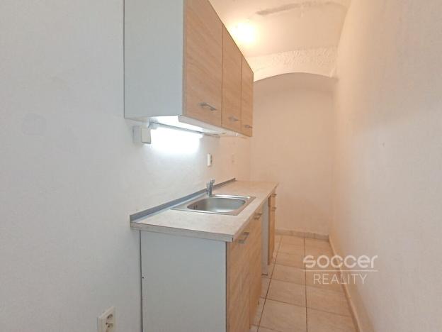 Pronájem kanceláře, Praha - Holešovice, Kamenická, 42 m2