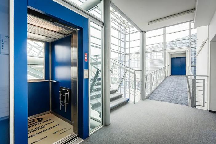 Pronájem kanceláře, Praha - Strašnice, Třebohostická, 628 m2