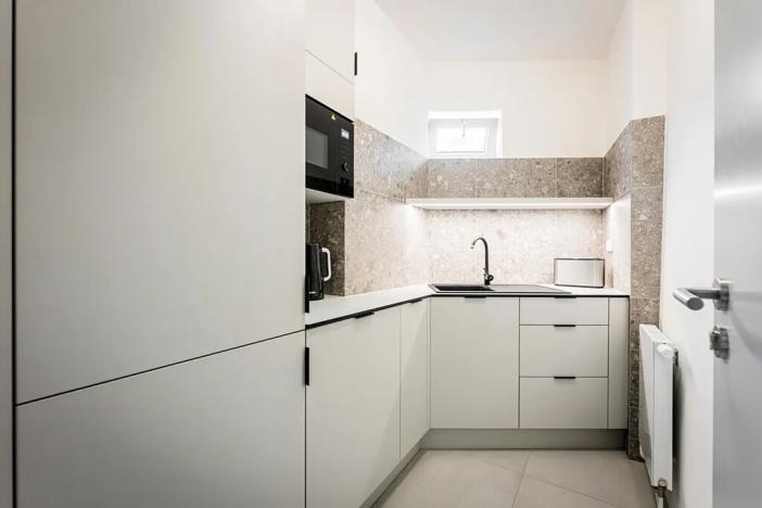 Pronájem kanceláře, Praha - Strašnice, Třebohostická, 628 m2