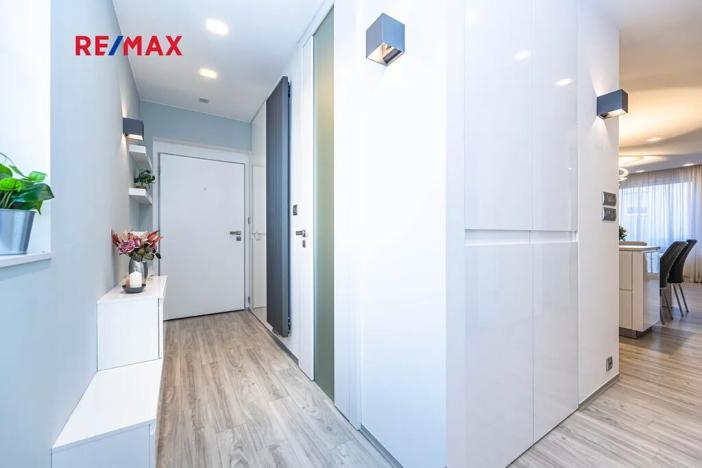 Pronájem bytu 2+kk, Praha - Strašnice, Novostrašnická, 68 m2