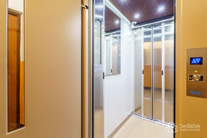 Prodej bytu 3+1, Sokolov, Slavíčkova, 66 m2