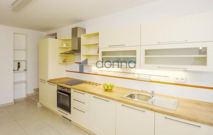 Pronájem rodinného domu, Praha, Nad šejdrem, 252 m2