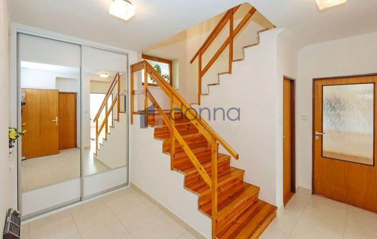 Pronájem rodinného domu, Praha, Nad šejdrem, 252 m2