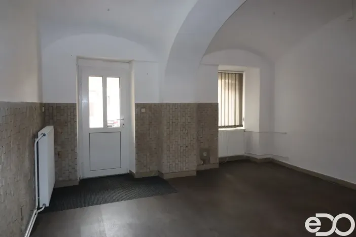 Pronájem obchodního prostoru, Mladá Vožice, Husovo náměstí, 50 m2