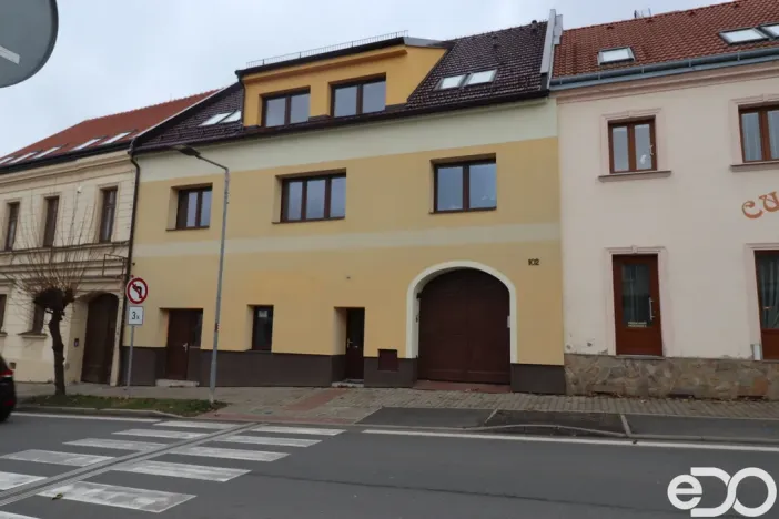 Pronájem obchodního prostoru, Mladá Vožice, Husovo náměstí, 50 m2