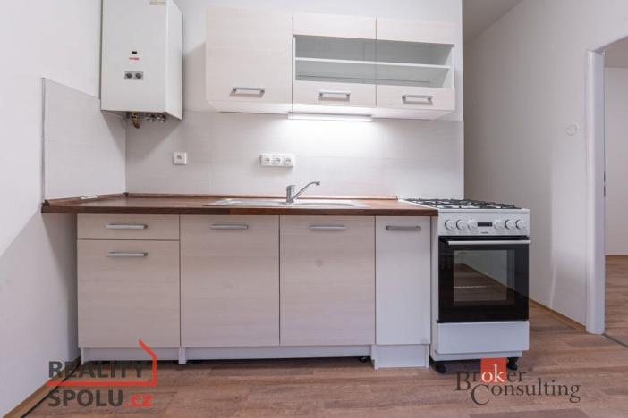 Pronájem bytu 2+1, Úpice, Sládkova, 56 m2