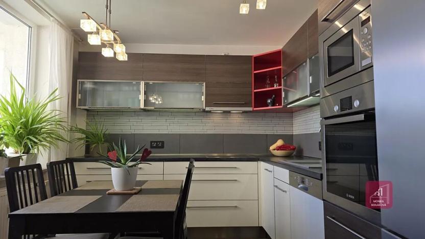 Prodej bytu 3+1, Mokrá-Horákov, 72 m2