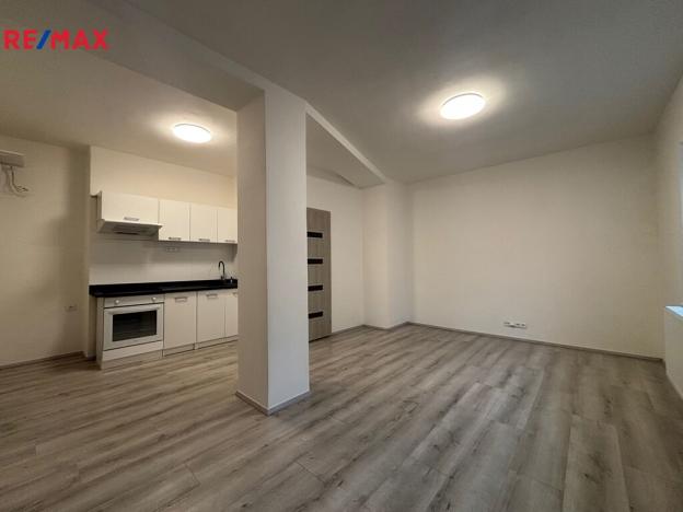 Pronájem bytu 2+kk, Brno - Židenice, Šámalova, 42 m2