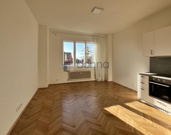 Pronájem bytu 2+kk, Praha - Vinohrady, Šrobárova, 47 m2