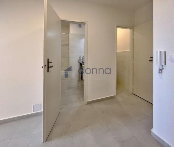 Pronájem bytu 2+kk, Praha - Vinohrady, Šrobárova, 47 m2