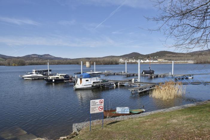 Prodej pozemku, Píšťany, 1197 m2