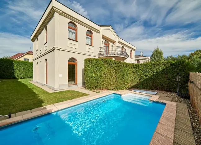 Pronájem vily, Praha, 243 m2