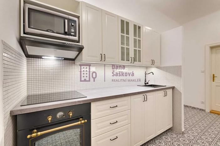 Pronájem bytu 2+1, Jindřichův Hradec, nám. Míru, 71 m2