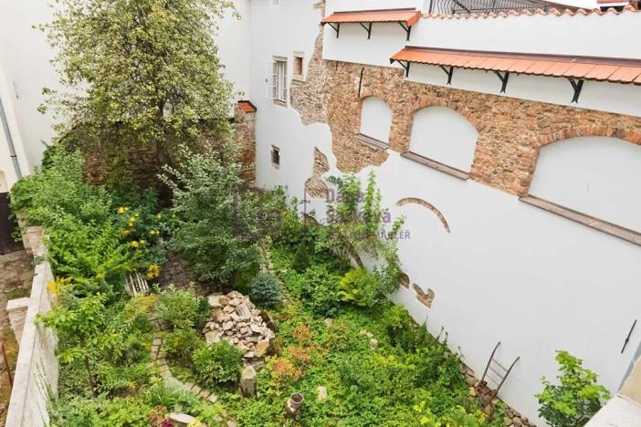 Pronájem bytu 2+1, Jindřichův Hradec, nám. Míru, 71 m2