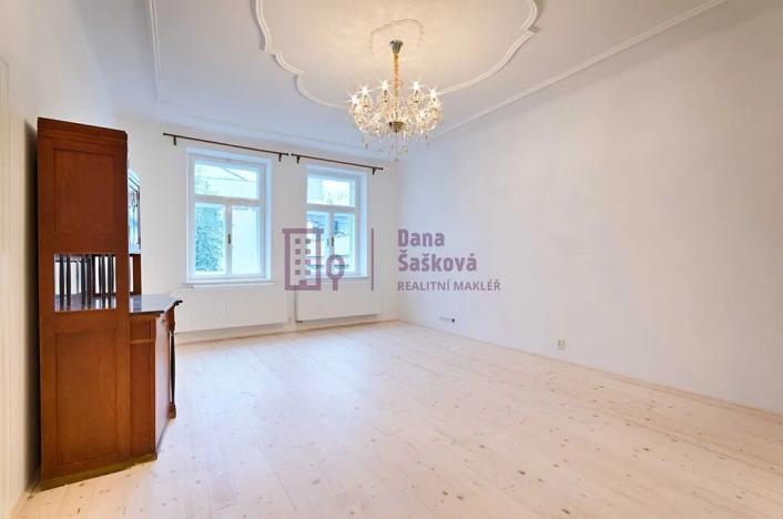 Pronájem bytu 2+1, Jindřichův Hradec, nám. Míru, 71 m2