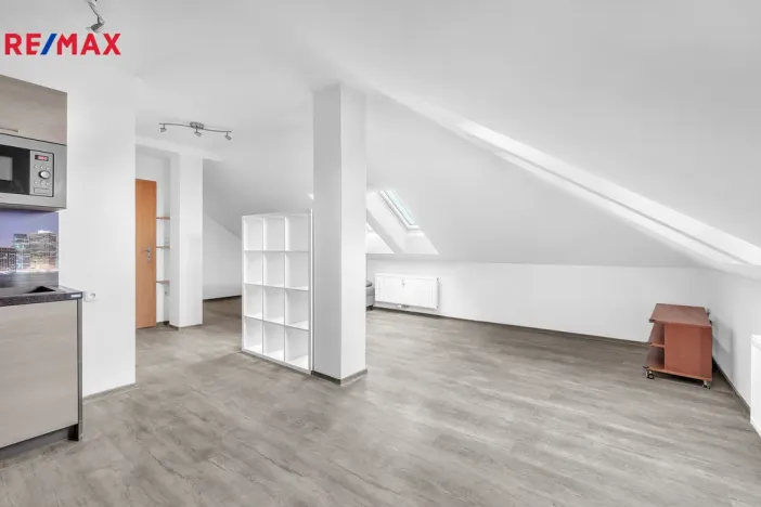 Pronájem bytu 1+kk, Milovice - Mladá, Slepá, 42 m2