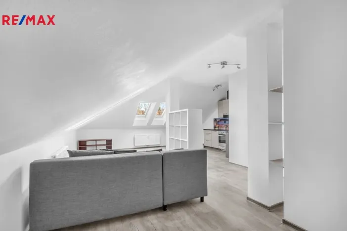 Pronájem bytu 1+kk, Milovice - Mladá, Slepá, 42 m2