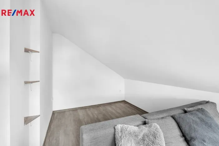Pronájem bytu 1+kk, Milovice - Mladá, Slepá, 42 m2